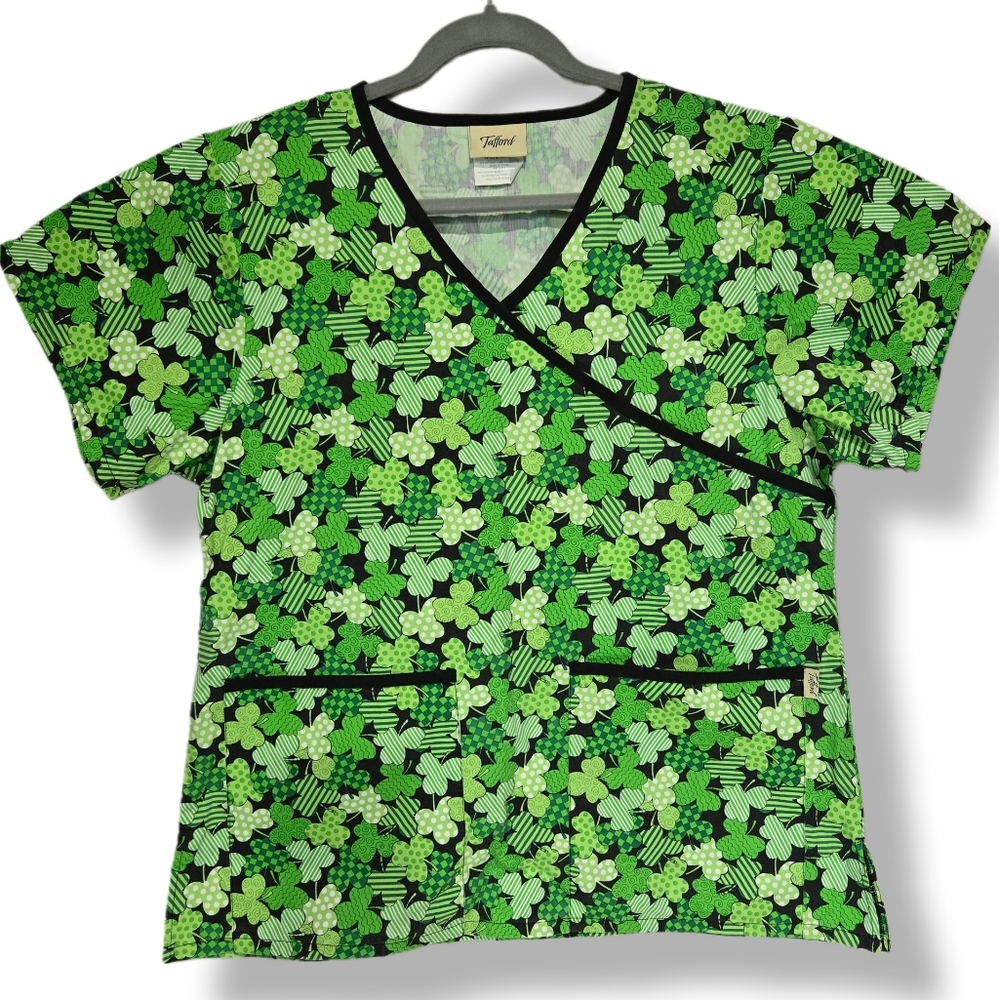 Tafford Green St Patricks Day Scrub Top Size Womens Medium Front Pockets